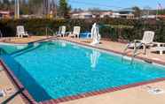 Swimming Pool 5 Comfort Inn & Suites La Grange