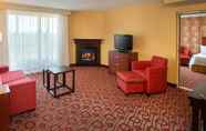 Common Space 7 Courtyard by Marriott Niagara Falls