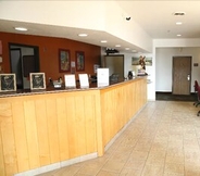 Lobby 5 Bay Inn