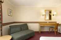 Bedroom Days Inn by Wyndham Leicester Forest East M1