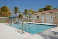 Swimming Pool Extended Stay America Suites Fort Lauderdale Plantation