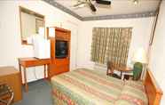 Kamar Tidur 6 Hollywood Guest Inn