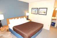 Bedroom AmericInn by Wyndham Sturgeon Bay