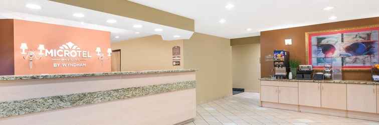 Lobi Microtel Inn & Suites by Wyndham Independence