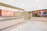 Lobby Microtel Inn & Suites by Wyndham Independence