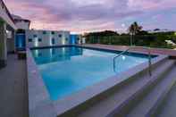 Swimming Pool Pacific Hotel Cairns