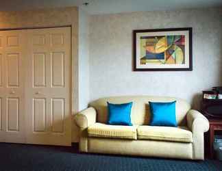 Lobby 2 Travelodge by Wyndham Amherst