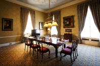 ห้องประชุม Stapleford Park Country House Hotel and Sporting Estate