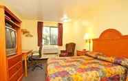 Bedroom 2 Motel 6 Wilsonville, OR - Portland