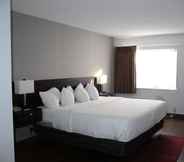 Bedroom 6 Red Lion Inn & Suites Ontario