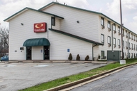 Exterior Econo Lodge