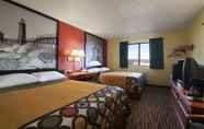 Kamar Tidur 4 Super 8 by Wyndham Kalamazoo