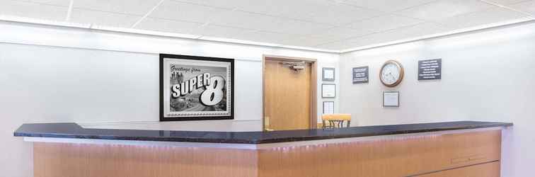 Lobby Super 8 by Wyndham Madison South