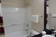 In-room Bathroom Red Roof Inn Findlay