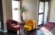 Lobi 2 Red Lion Inn & Suites Liberty