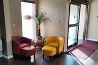 Lobi Red Lion Inn & Suites Liberty