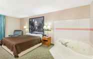 Kamar Tidur 3 Super 8 by Wyndham Dodgeville