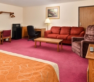 Bedroom 2 Americas Best Value Inn & Suites Harrisonville