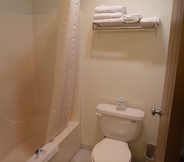 In-room Bathroom 3 Americas Best Value Inn & Suites Harrisonville