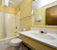 In-room Bathroom 3 Super 8 by Wyndham Minot Airport