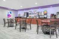 Bar, Kafe, dan Lounge Super 8 by Wyndham Bloomington/Airport