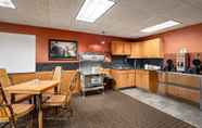 Restaurant 2 Super 8 by Wyndham Eveleth