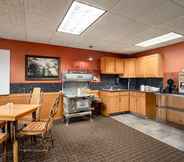 Restaurant 2 Super 8 by Wyndham Eveleth