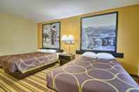 Bedroom Super 8 by Wyndham Latham/Albany Airport