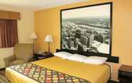 Bedroom 7 Super 8 by Wyndham Latham/Albany Airport