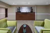 Lobby Super 8 by Wyndham Nyack NY