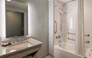 Toilet Kamar 7 Best Western Plus Franklin Square Inn Troy/Albany