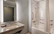 In-room Bathroom 7 Best Western Plus Franklin Square Inn Troy/Albany