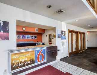 Lobi 2 Motel 6 Saukville, WI