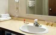 In-room Bathroom 5 Super 8 by Wyndham Oshkosh Airport