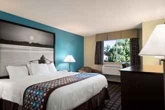 Bilik Tidur 4 Super 8 by Wyndham Whitewater WI