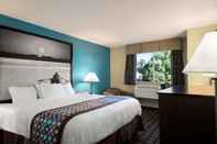 Bedroom Super 8 by Wyndham Whitewater WI