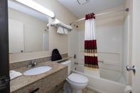 In-room Bathroom Red Roof Inn Norfolk - Portsmouth