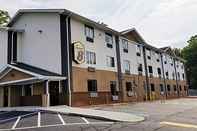 Exterior Red Roof Inn Suffolk