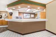 Lobby Super 8 by Wyndham Lexington