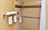 Toilet Kamar 7 Best Western Long Beach Inn