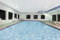 Swimming Pool Super 8 by Wyndham Lacey Olympia Area