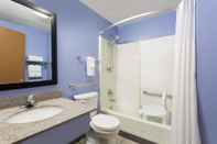 In-room Bathroom Super 8 by Wyndham Douglas