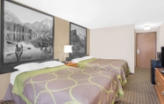 Bedroom 5 Super 8 by Wyndham Riverton