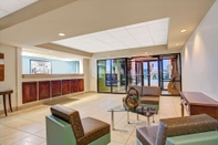 Lobby Super 8 by Wyndham Knoxville East