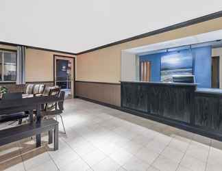 Lobby 2 Super 8 by Wyndham Hanover