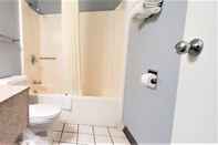 In-room Bathroom Super 8 by Wyndham Elk City