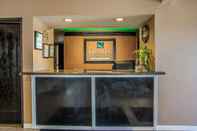 Lobby Quality Inn & Suites