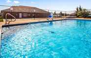 Swimming Pool 3 SureStay Plus Hotel by Best Western Kearney Liberty North