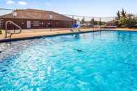 Swimming Pool SureStay Plus Hotel by Best Western Kearney Liberty North