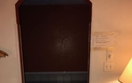 In-room Bathroom 7 Super 8 by Wyndham Richfield Area